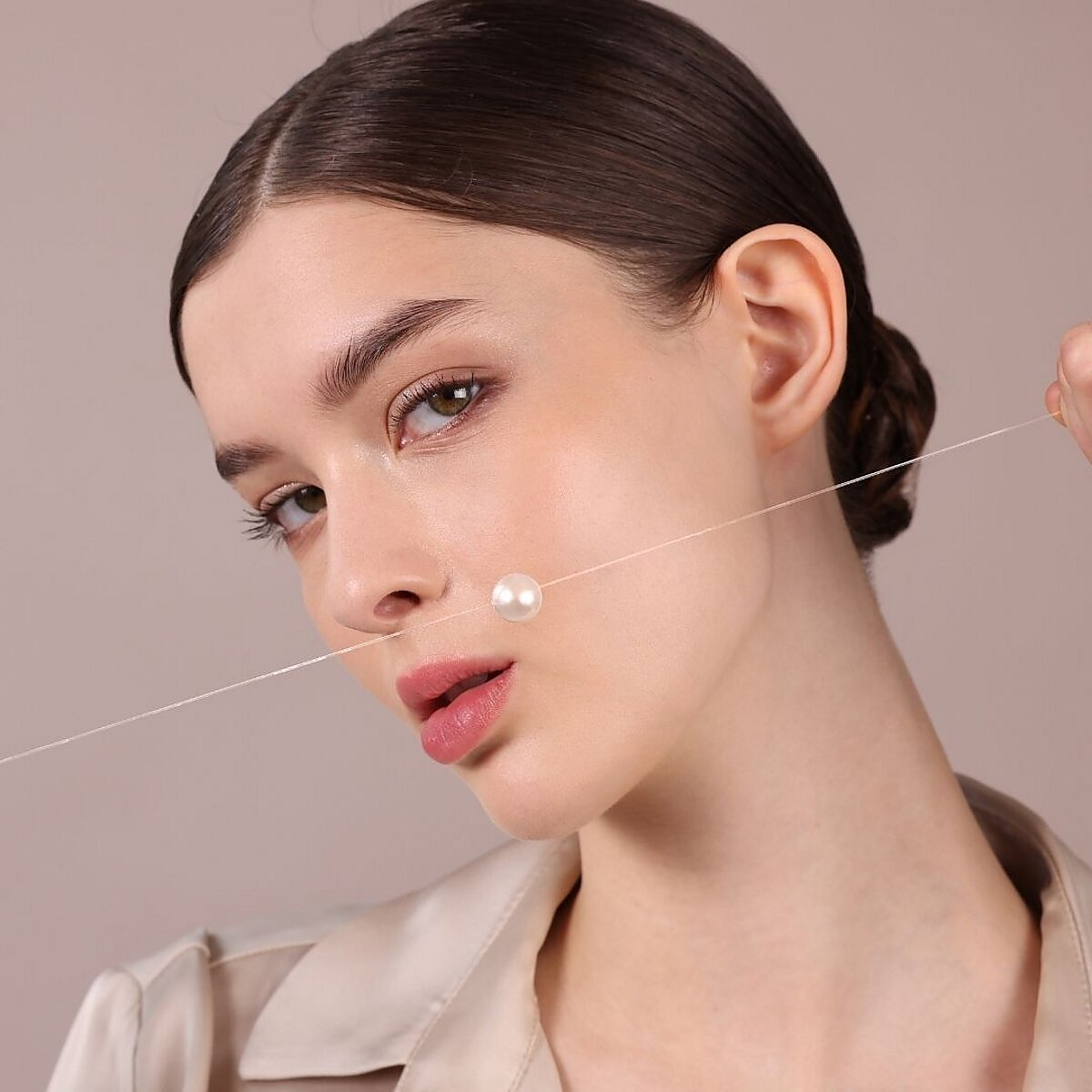 Collana Girocollo 'Fantasmino' con Perla Ming Bianca d'Acqua Dolce Ø 11/13 mm in Argento 925 placcato Oro Bianco 18Kt